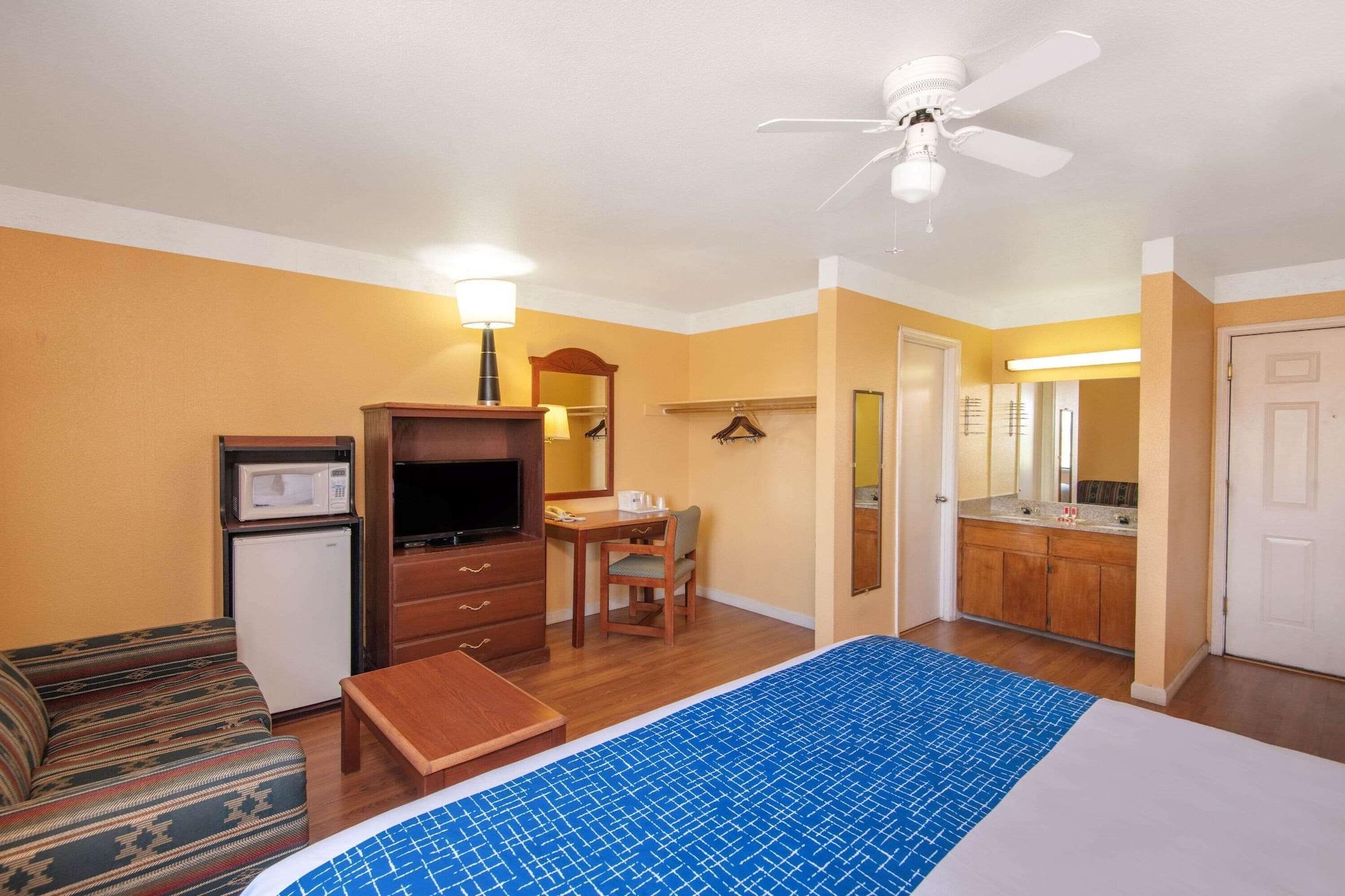แทรเวลลอดจ์ บาย วินด์แฮม คิงแมน Motel ภายนอก รูปภาพ